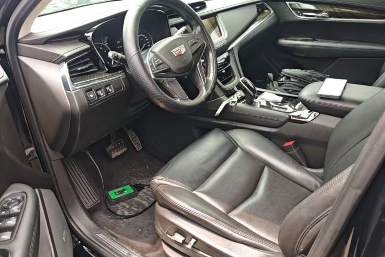 Used Cadillac XT5 2018 25T Luxury Model Left Front Seat