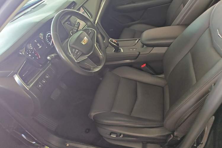 Used Cadillac XT5 2018 25T Luxury Model Left Front Seat