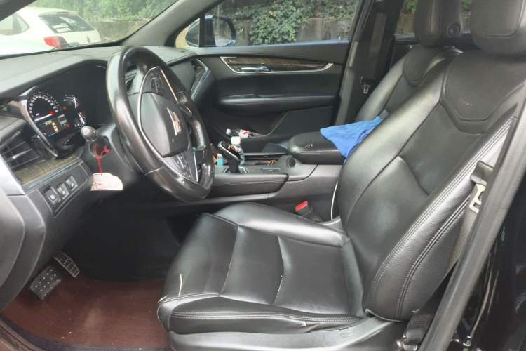 Used Cadillac XT5 2018 25T Tech Model Left Front Seat