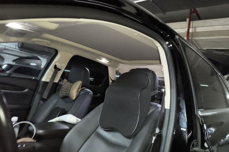 Used Cadillac XT5 2018 25T Luxury Model Left Front Seat
