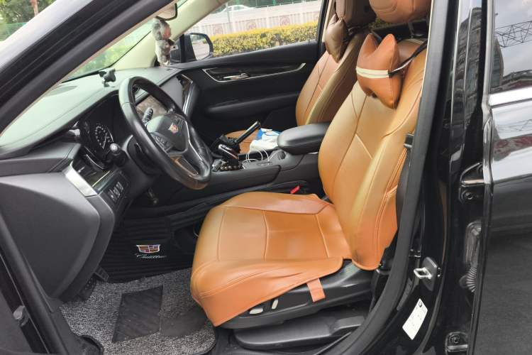 Used Cadillac XT5 2018 25T Luxury Model Left Front Seat