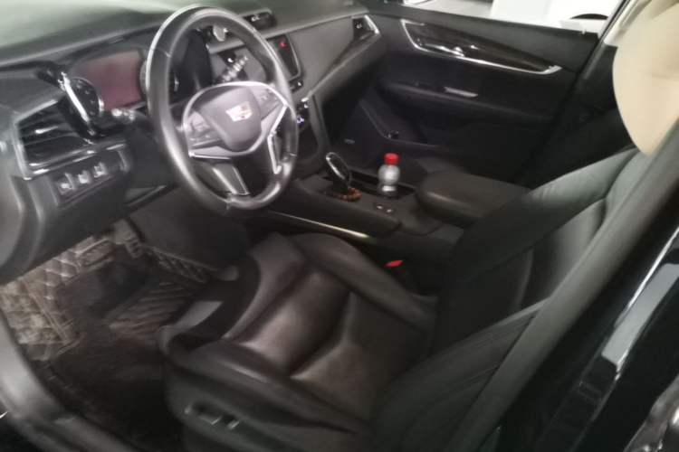 Used Cadillac XT5 2018 25T Luxury Model Left Front Seat
