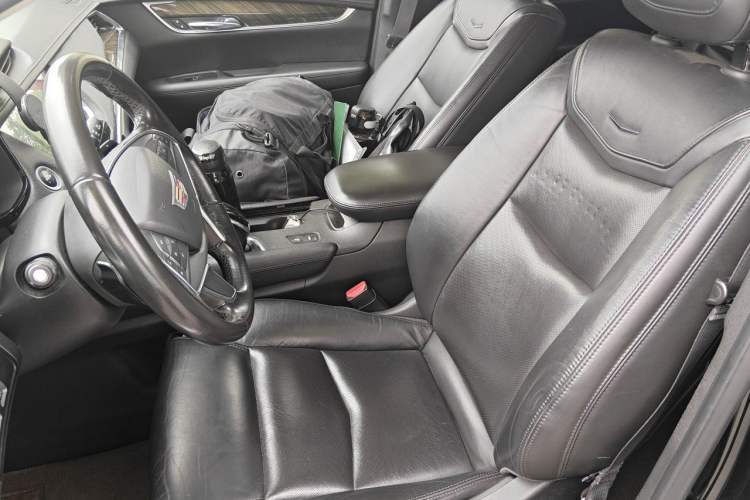 Used Cadillac XT5 2018 25T Luxury Model Left Front Seat