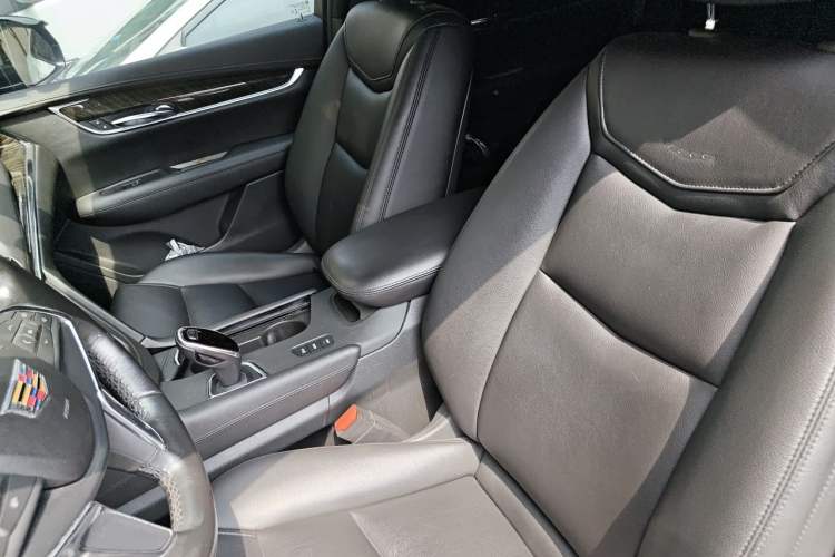 Used Cadillac XT5 2018 28E Four-Wheel Drive Tech Version Left Front Seat