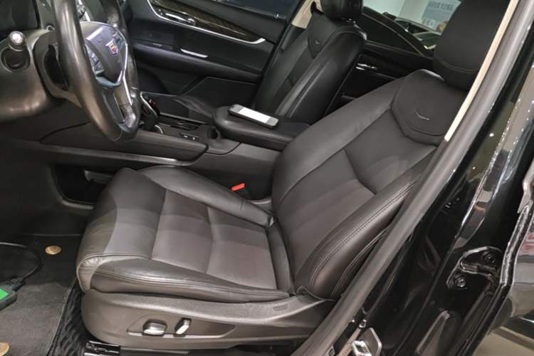Used Cadillac XT5 2018 25T Luxury Model Left Front Seat