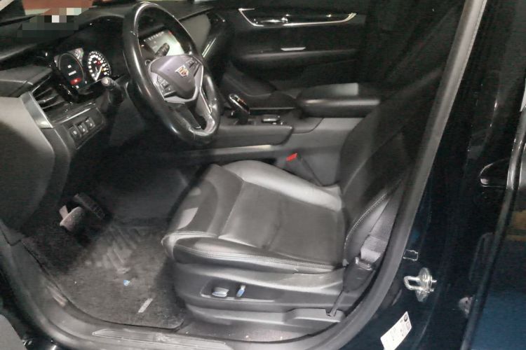 Used Cadillac XT5 2018 25T Luxury Model Left Front Seat