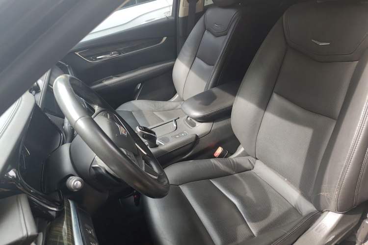 Used Cadillac XT5 2018 25T Luxury Model Left Front Seat