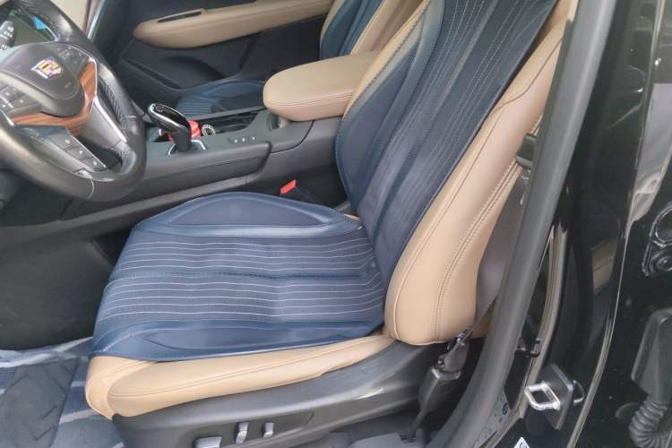 Used Cadillac XT5 2018 28E 4x4 Platinum Edition Left Front Seat