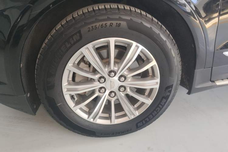 Used Cadillac XT5 2018 25T Luxury Model Left Front Wheel Hub