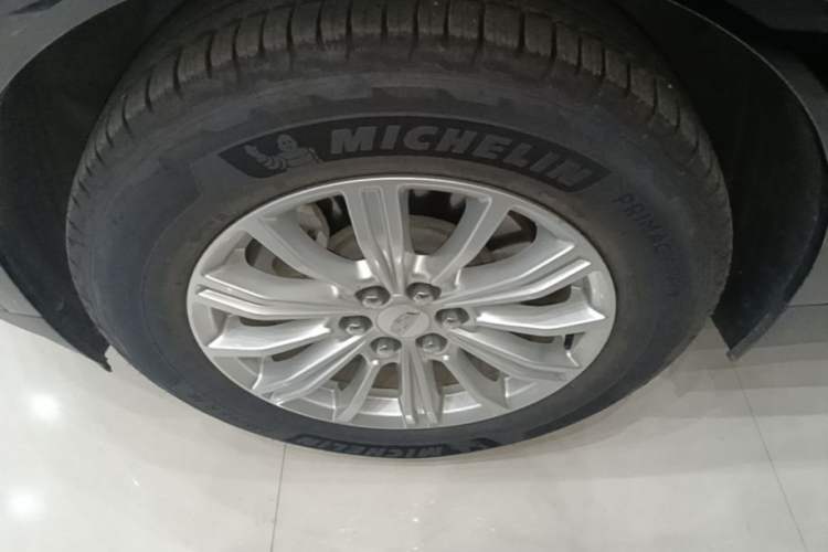 Used Cadillac XT5 2018 28E Four-Wheel Drive Tech Version Left Front Wheel Hub