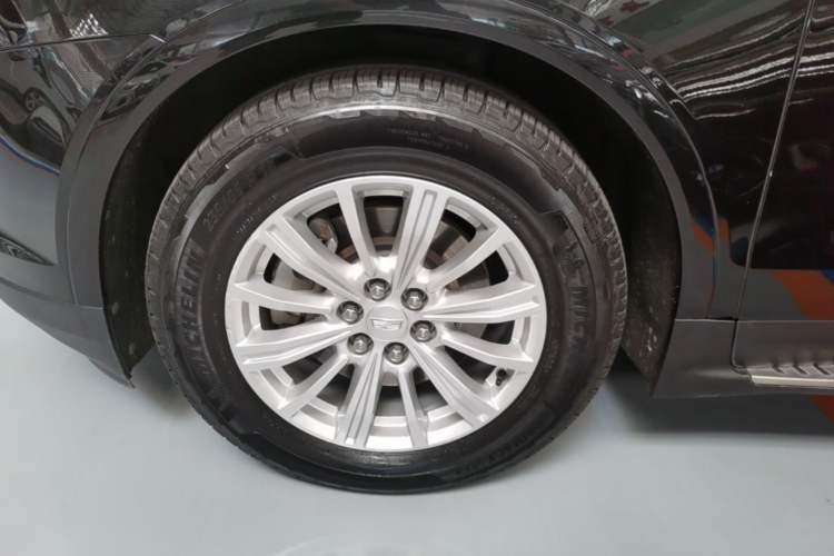Used Cadillac XT5 2018 28E Four-Wheel Drive Tech Version Left Front Wheel Hub