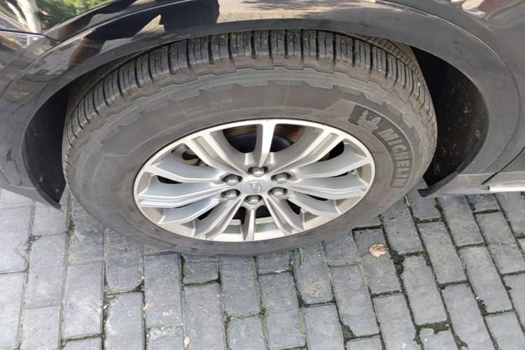 Used Cadillac XT5 2018 28T Four-Wheel Drive Luxury Model Left Front Wheel Hub