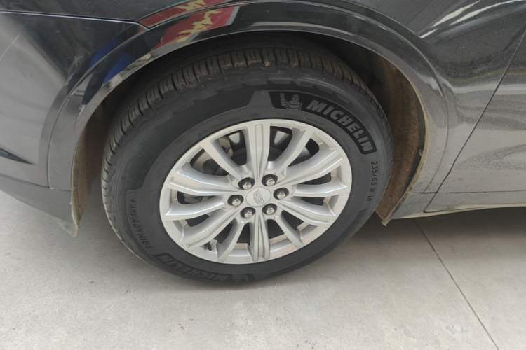 Used Cadillac XT5 2018 25T Tech Model Left Front Wheel Hub