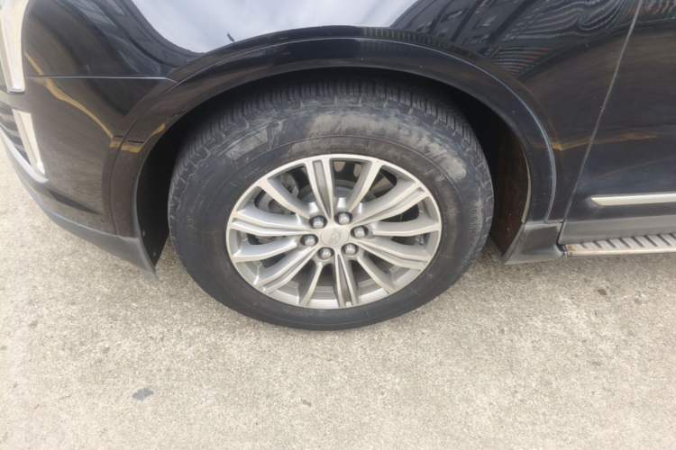 Used Cadillac XT5 2018 25T Luxury Model Left Front Wheel Hub