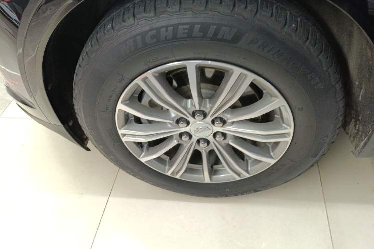Used Cadillac XT5 2018 25T Luxury Model Left Front Wheel Hub