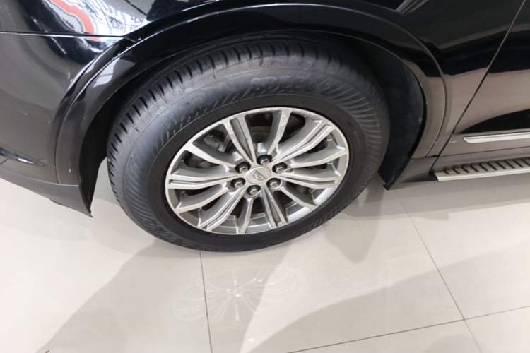 Used Cadillac XT5 2018 25T Luxury Model Left Front Wheel Hub