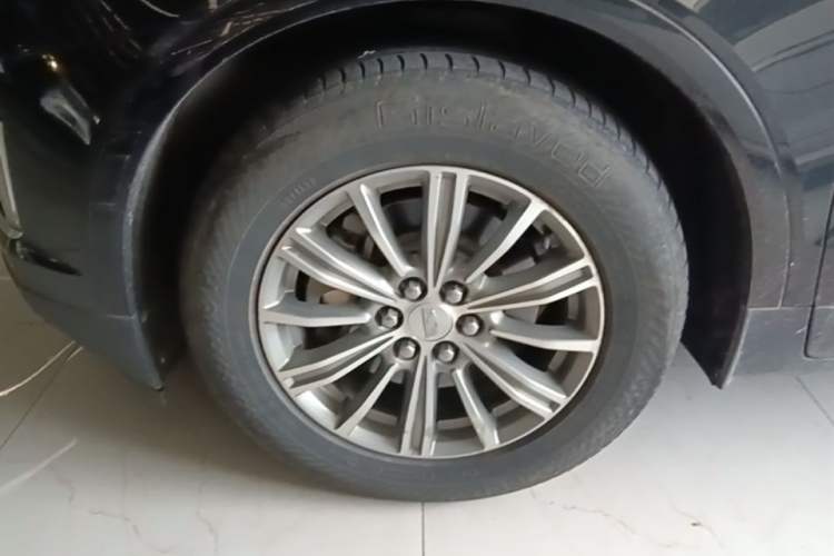 Used Cadillac XT5 2018 25T Luxury Model Left Front Wheel Hub