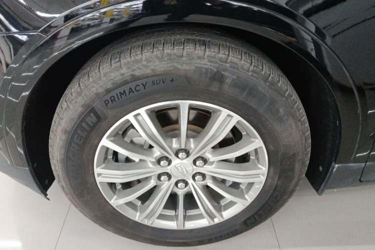 Used Cadillac XT5 2018 25T Luxury Model Left Front Wheel Hub