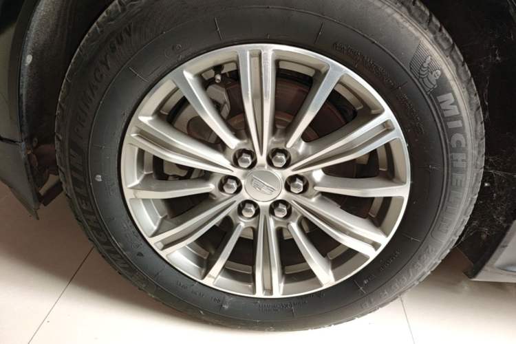 Used Cadillac XT5 2018 25T Luxury Model Left Front Wheel Hub