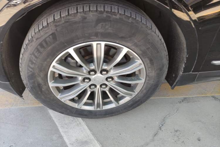 Used Cadillac XT5 2018 25T Luxury Model Left Front Wheel Hub