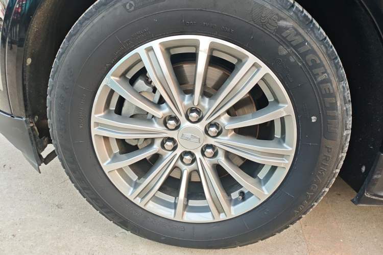 Used Cadillac XT5 2018 25T Luxury Model Left Front Wheel Hub