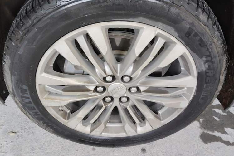 Used Cadillac XT5 2018 28E Four-Wheel Drive Leading Version Left Front Wheel Hub