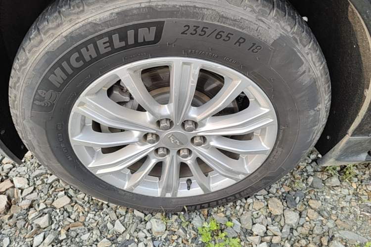 Used Cadillac XT5 2018 28E Four-Wheel Drive Tech Version Left Front Wheel Hub