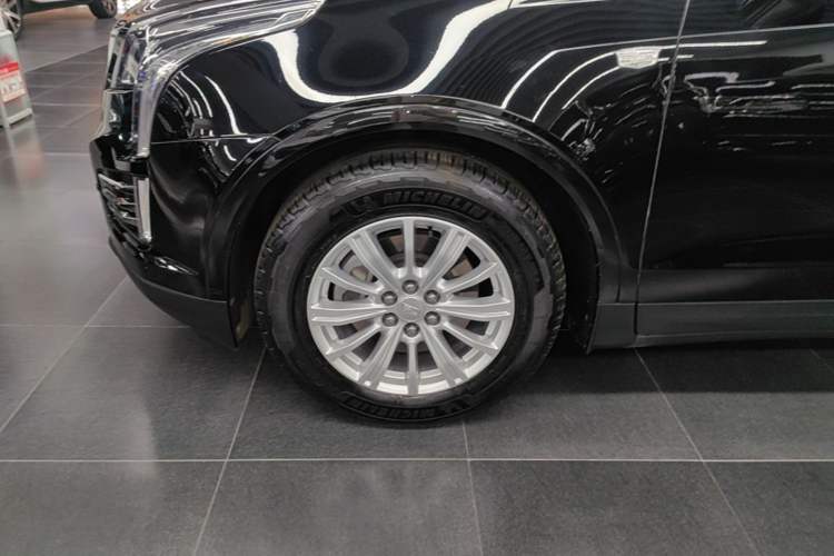 Used Cadillac XT5 2018 28E Four-Wheel Drive Tech Version Left Front Wheel Hub