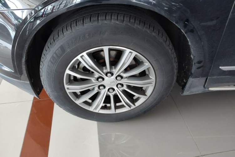Used Cadillac XT5 2018 28T Four-Wheel Drive Luxury Model Left Front Wheel Hub