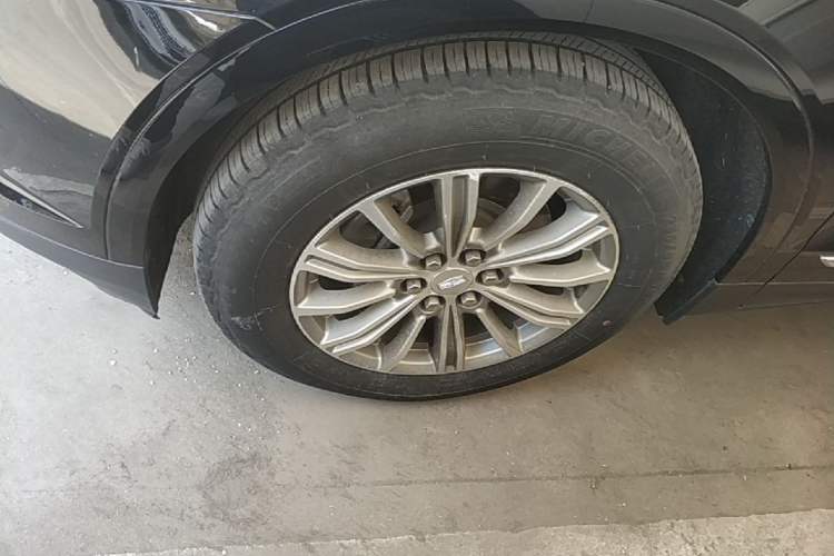 Used Cadillac XT5 2018 25T Luxury Model Left Front Wheel Hub
