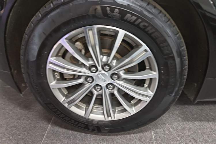 Used Cadillac XT5 2018 28T Four-Wheel Drive Luxury Model Left Front Wheel Hub