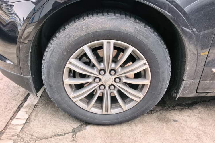 Used Cadillac XT5 2018 25T Luxury Model Left Front Wheel Hub