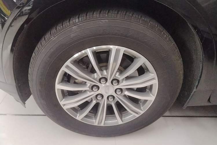 Used Cadillac XT5 2018 25T Luxury Model Left Front Wheel Hub