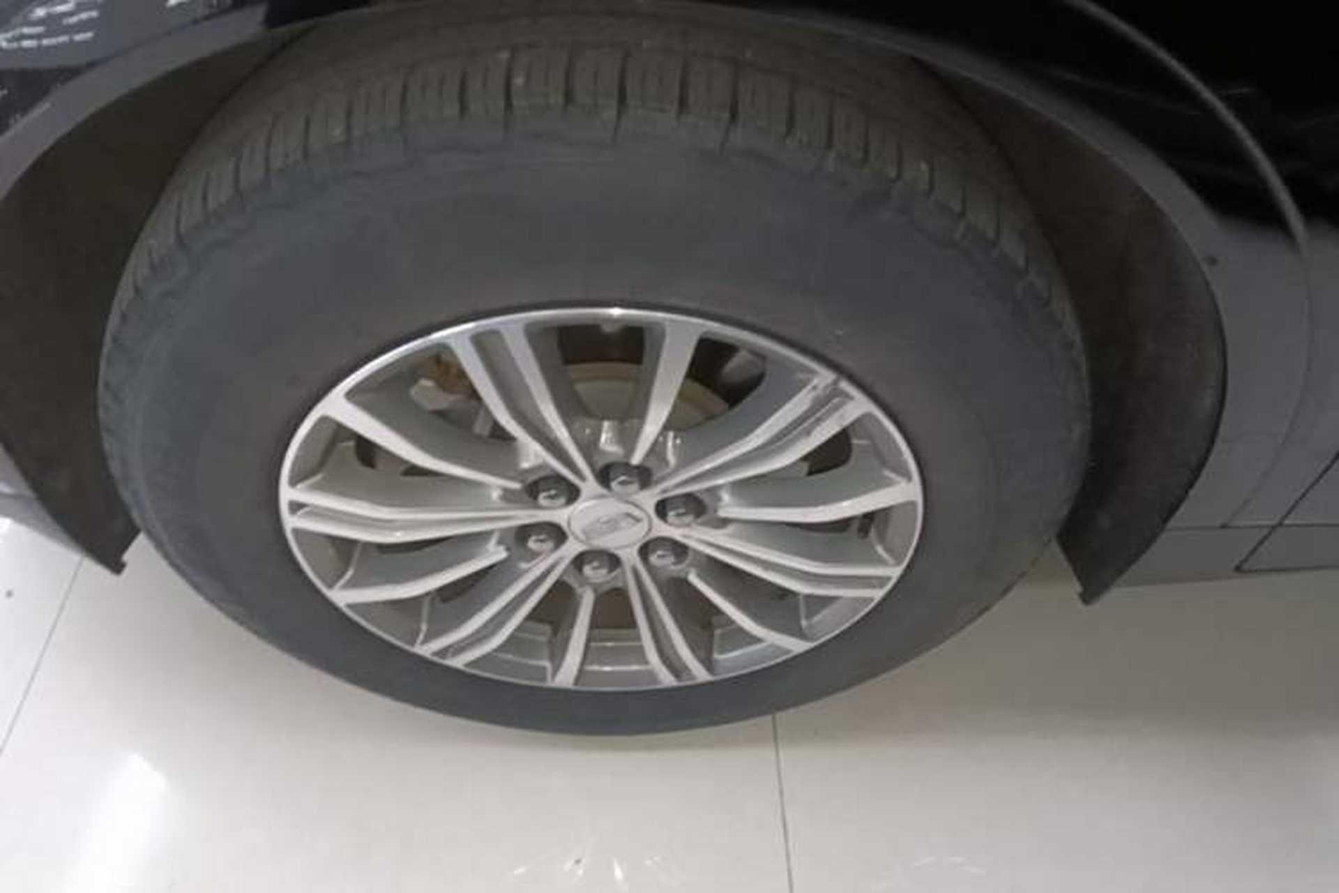 Used Cadillac XT5 2018 28T Four-Wheel Drive Luxury Model Left Front Wheel Hub