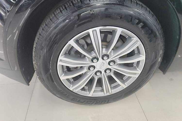 Used Cadillac XT5 2018 25T Luxury Model Left Front Wheel Hub