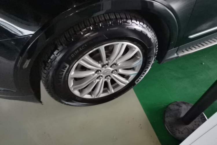 Used Cadillac XT5 2018 25T Luxury Model Left Front Wheel Hub