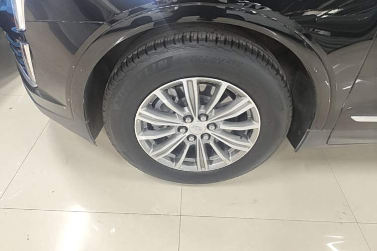 Used Cadillac XT5 2018 25T Luxury Model Left Front Wheel Hub