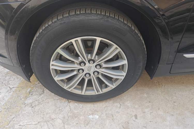 Used Cadillac XT5 2018 28T Four-Wheel Drive Luxury Model Left Front Wheel Hub