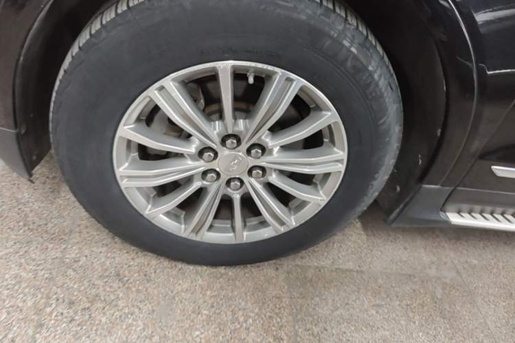 Used Cadillac XT5 2018 25T Luxury Model Left Front Wheel Hub