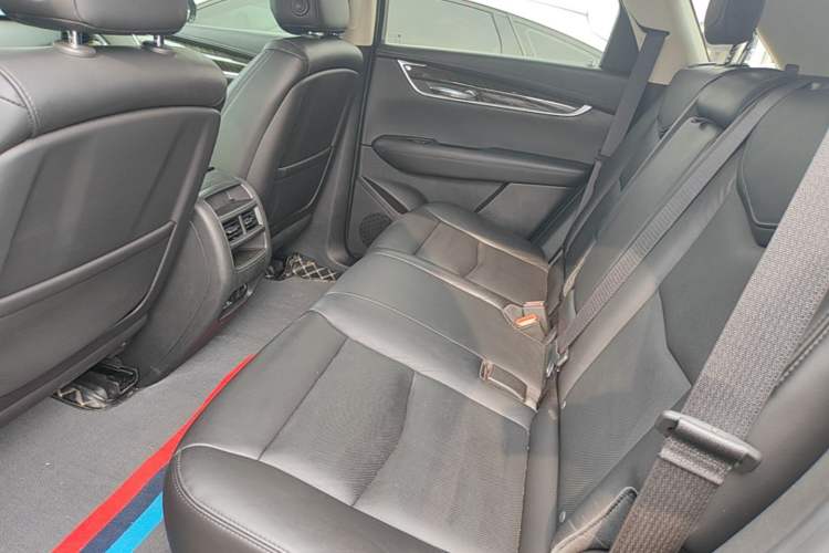 Used Cadillac XT5 2018 28T Four-Wheel Drive Luxury Model Left Rear Seat