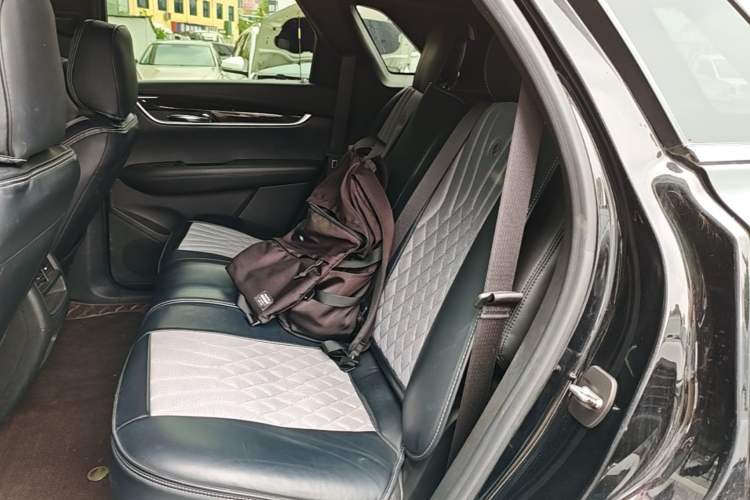 Used Cadillac XT5 2018 28E Four-Wheel Drive Tech Version Left Rear Seat