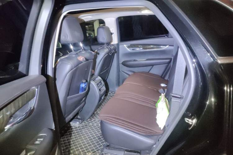 Used Cadillac XT5 2018 25T Luxury Model Left Rear Seat