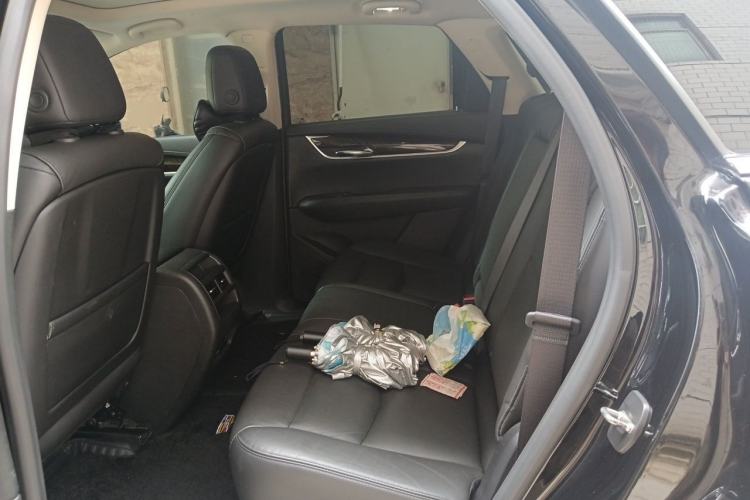 Used Cadillac XT5 2018 28T Four-Wheel Drive Luxury Model Left Rear Seat