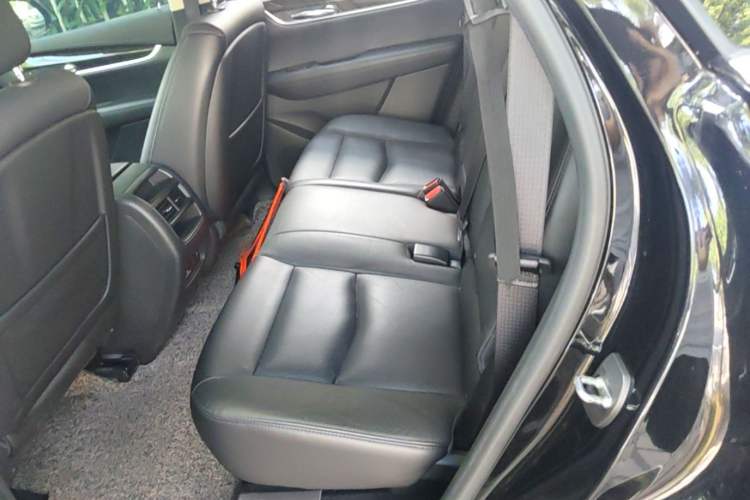 Used Cadillac XT5 2018 28T Four-Wheel Drive Luxury Model Left Rear Seat