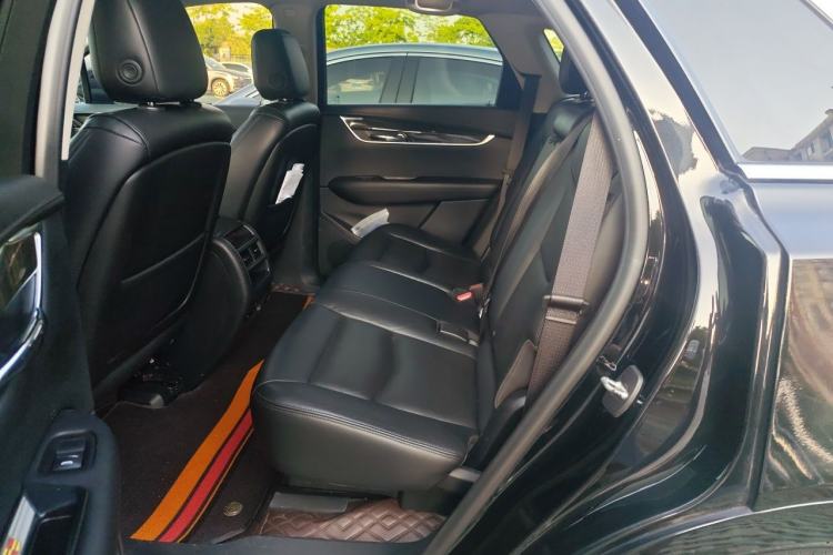 Used Cadillac XT5 2018 28T Four-Wheel Drive Luxury Model Left Rear Seat
