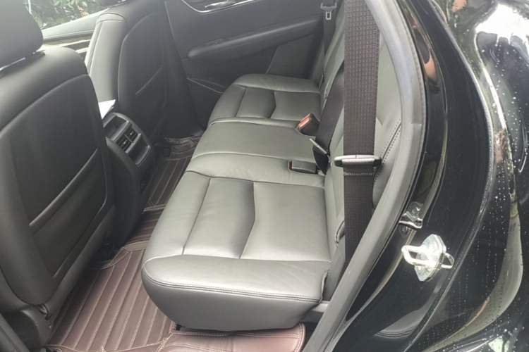 Used Cadillac XT5 2018 28T Four-Wheel Drive Luxury Model Left Rear Seat