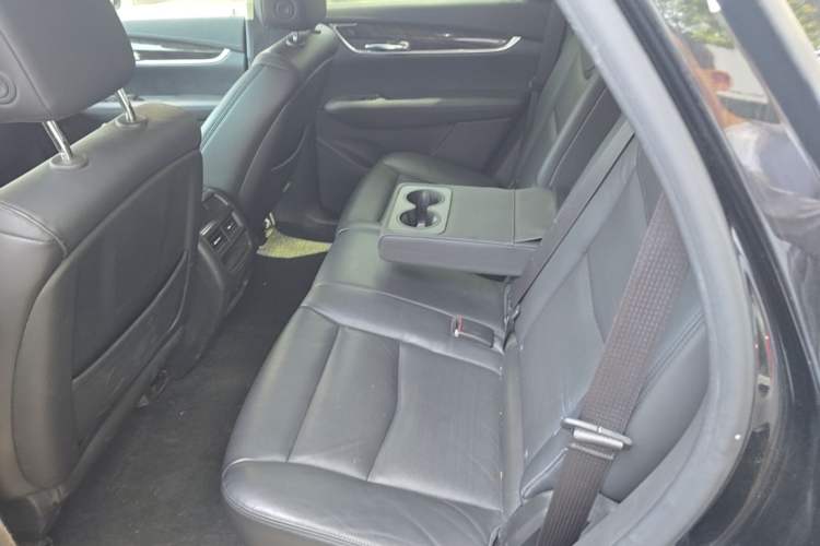 Used Cadillac XT5 2018 25T Luxury Model Left Rear Seat