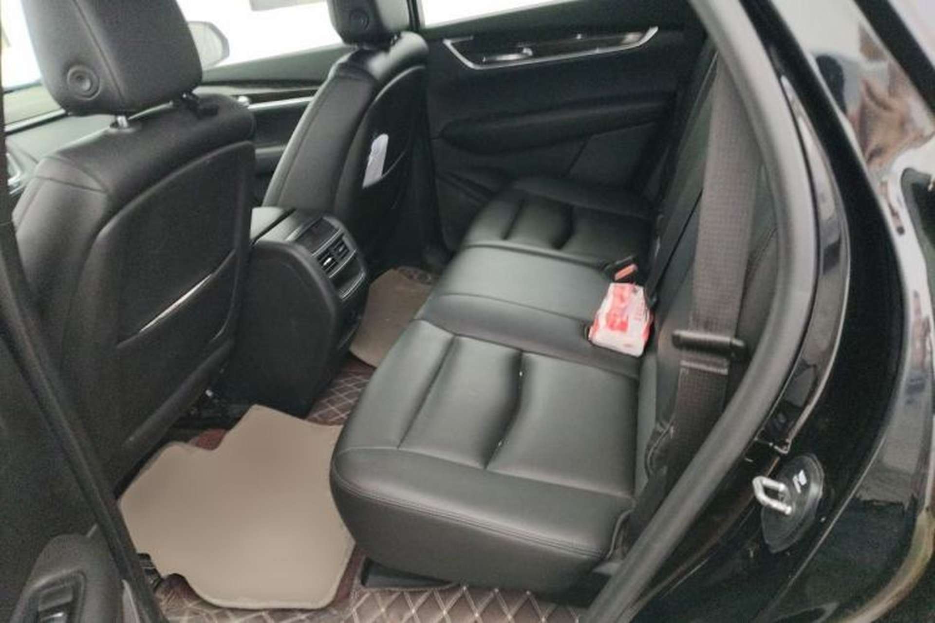 Used Cadillac XT5 2018 28E Four-Wheel Drive Tech Version Left Rear Seat