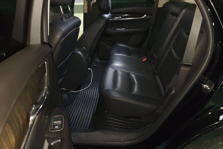 Used Cadillac XT5 2018 28T Four-Wheel Drive Luxury Model Left Rear Seat