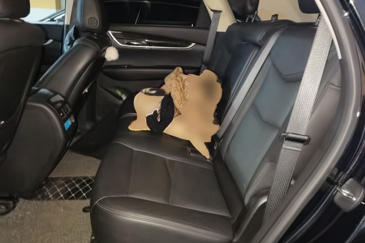Used Cadillac XT5 2018 28T Four-Wheel Drive Luxury Model Left Rear Seat